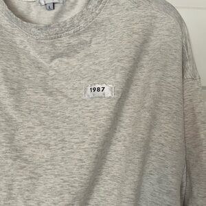 1987 label crop long sleeve